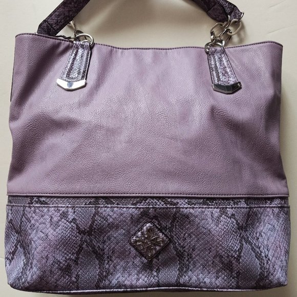 Simply Vera Vera Wang Handbags - Simply Vera Verawang Lilac Shoulder Bag EUC & Silver Wristlet